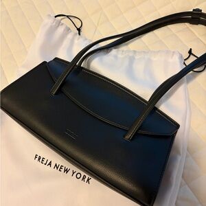 Freja New York Black Leather Shoulder Bag